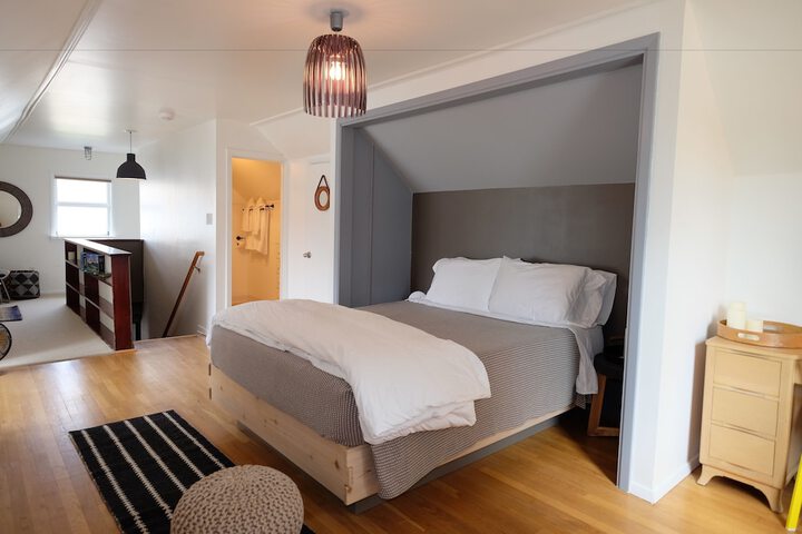 Room 9 of 19