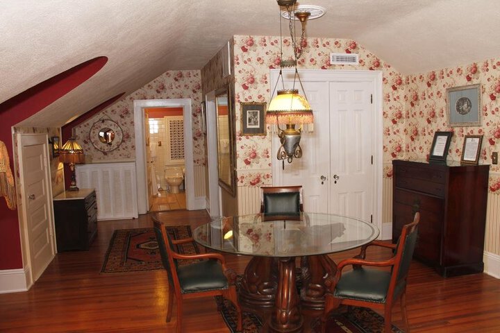 MELANGE BED AND BREAKFAST