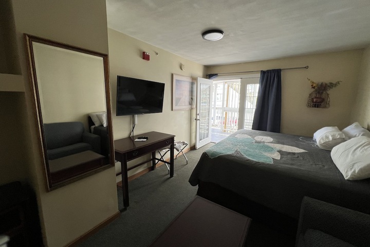 Room 34 of 93