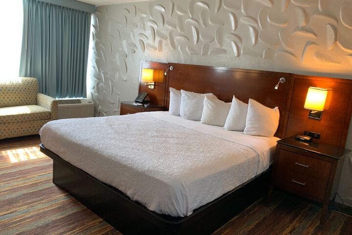 Room 17 of 33