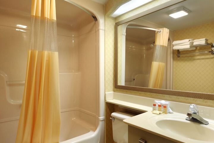 Room 13 of 24