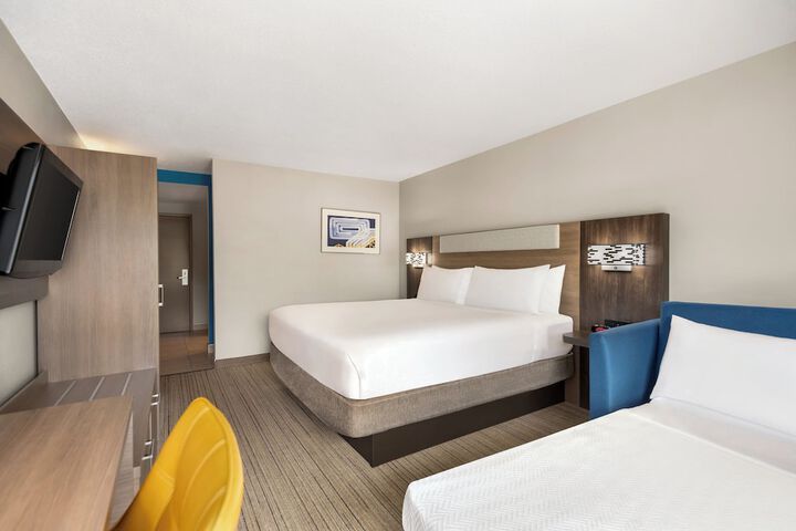 Holiday Inn Express Hotel & Suites Fredericksburg by IHG