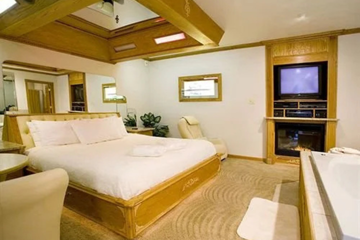 Sybaris Pool Suites Northbrook Adults Only