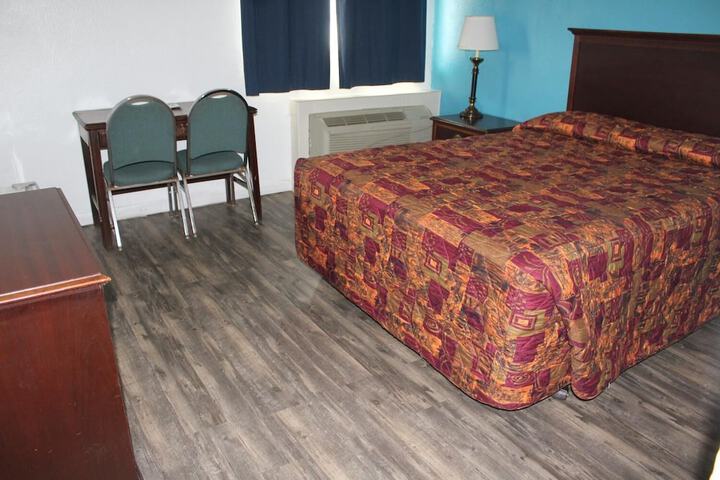 Room 8 of 22