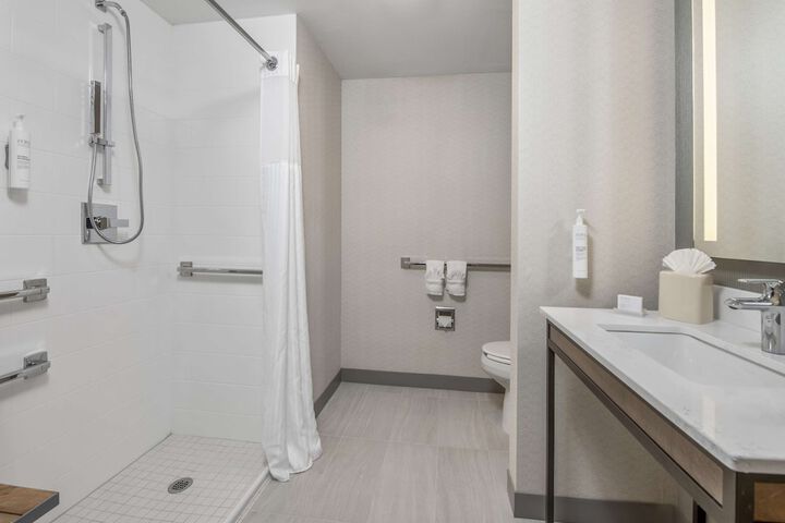 Room 14 of 37