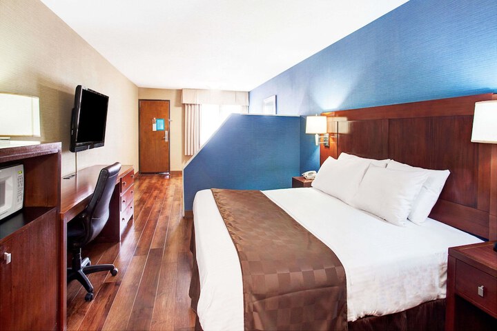 Travelodge by Wyndham Culver City