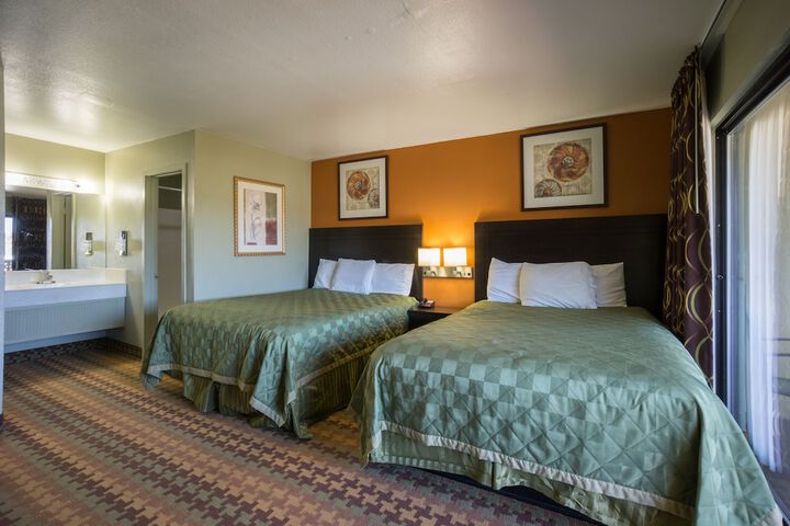 Room 8 of 33