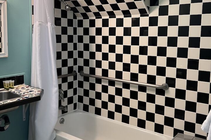 Room 20 of 100