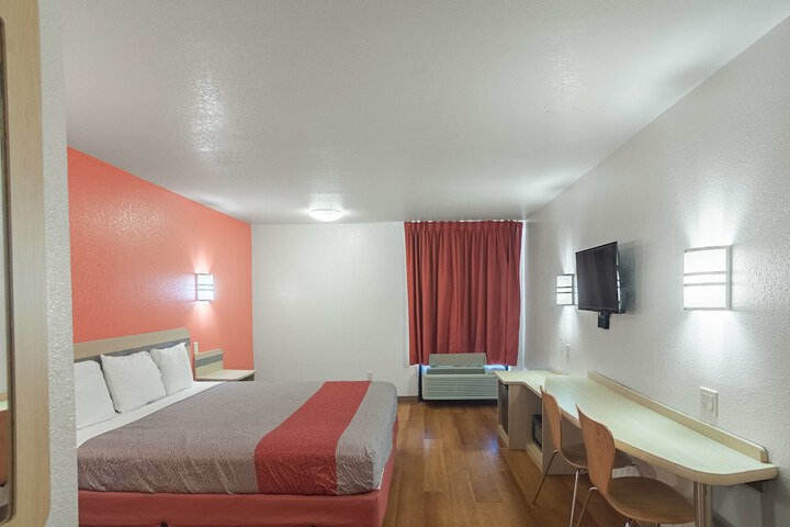 Room 14 of 30