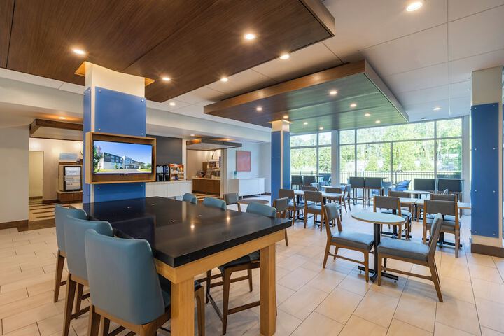 Holiday Inn Express & Suites Greenwood Mall by IHG
