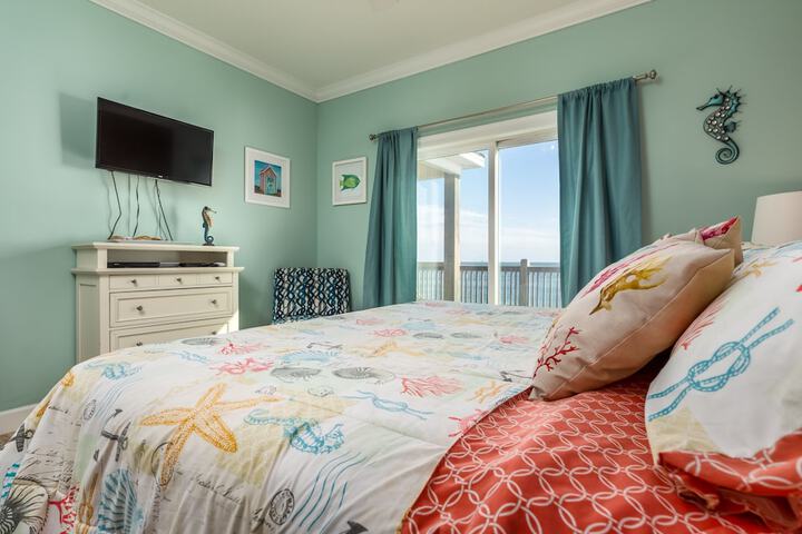 Awake on the Gulf - Gulf Front! Gaze Up at the Stars From Your Large Deck While Listening To The Waves Crash. 4 Bedroom Home by RedAwning
