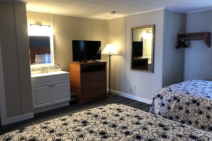 Room 13 of 18