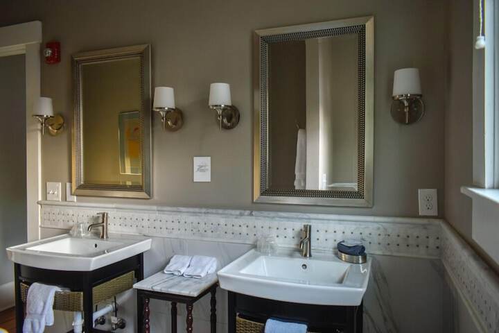 Room 10 of 43