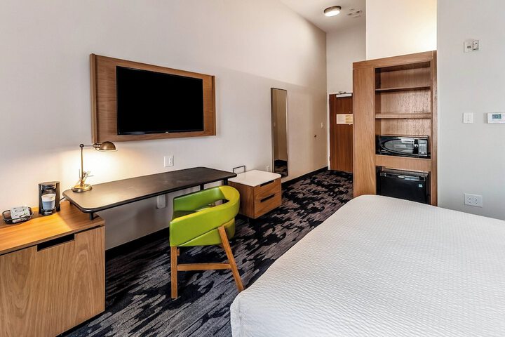 Room 17 of 29