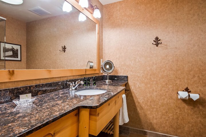 Best Western Premier The Lodge on Lake Detroit