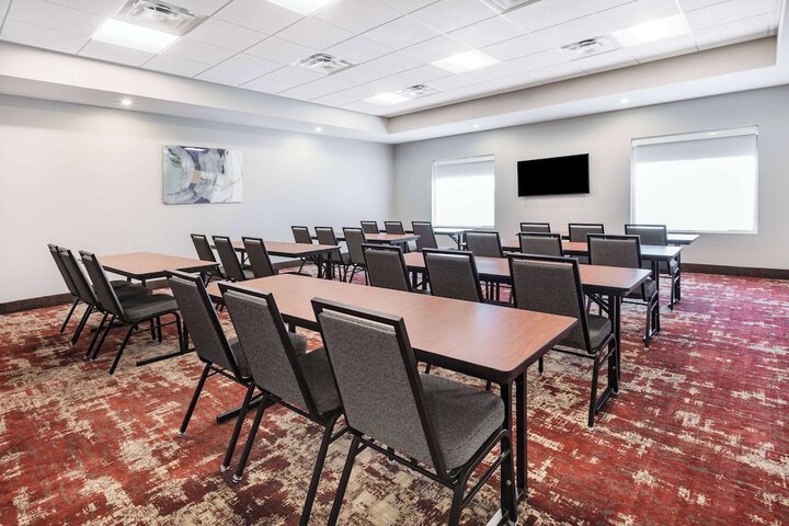 La Quinta Inn & Suites by Wyndham Jackson / Cape Girardeau
