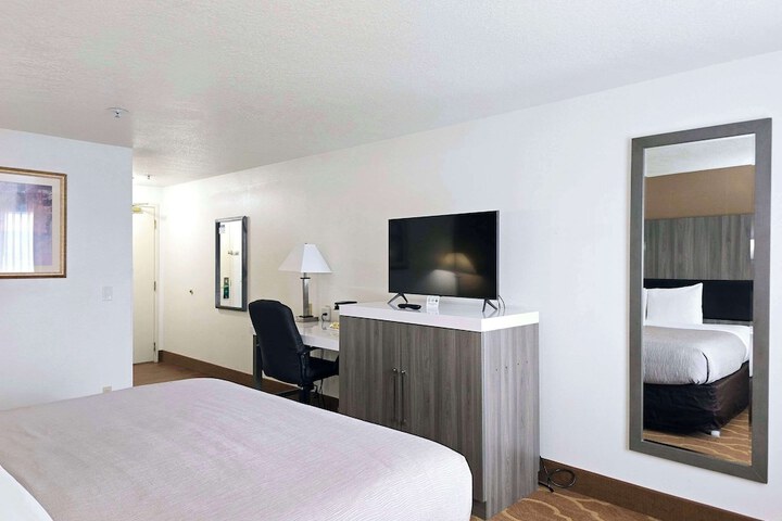 Quality Inn & Suites Longview Kelso