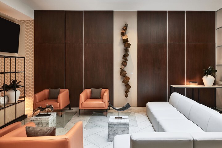 Lounge 56 of 72