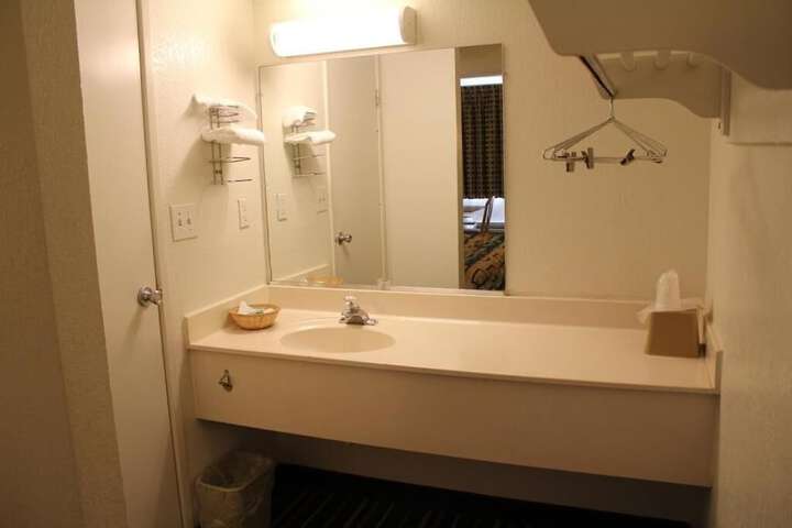 Room 19 of 46