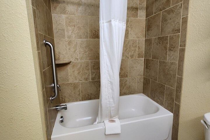 Room 35 of 85
