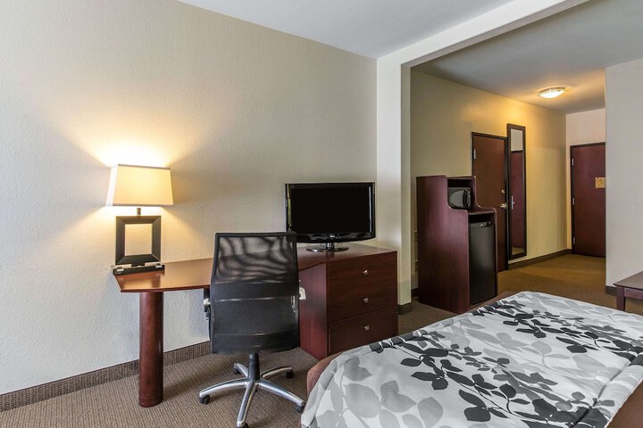 Room 17 of 35