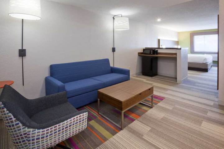 Room 15 of 36