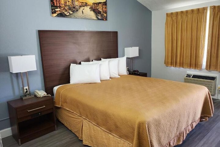 Room 21 of 33