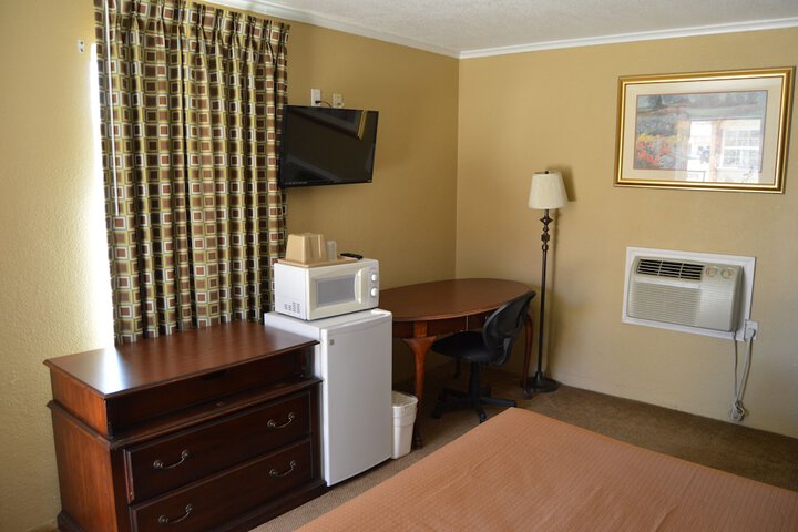 Room 13 of 27