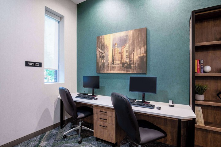 Business Center 36 of 36