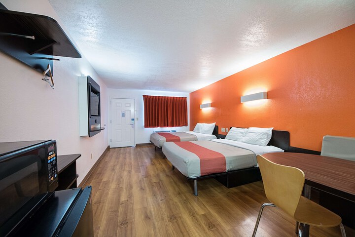 Room 17 of 35