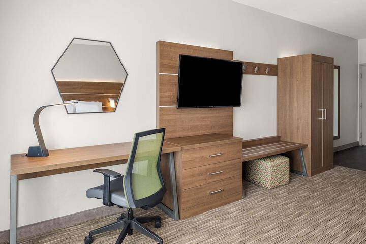 Room 28 of 35
