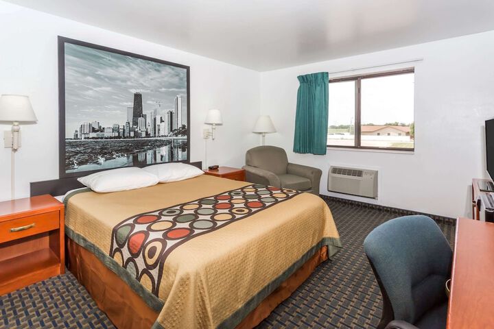 Room 4 of 15