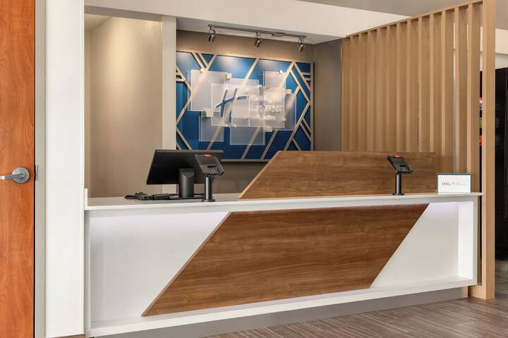 Holiday Inn Express Hotel & Suites Edmond by IHG