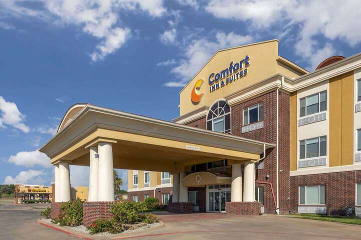 Comfort Inn & Suites (Formerly Executive Inn & Suites Mexia)