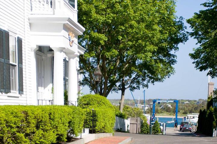 Captain Morse House - Luxury Waterfront, Town, & Beaches - 5 stars