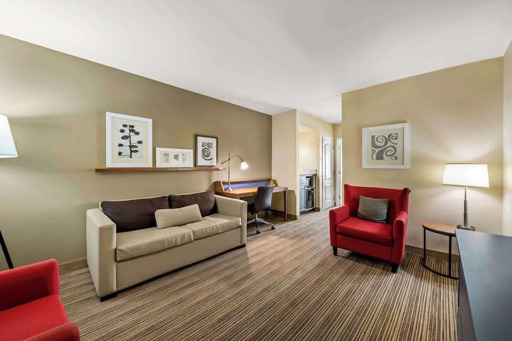 Room 32 of 40