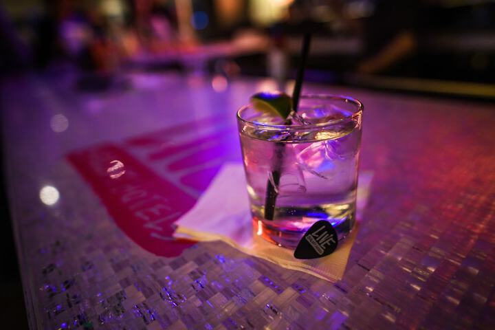 Lounge 36 of 54