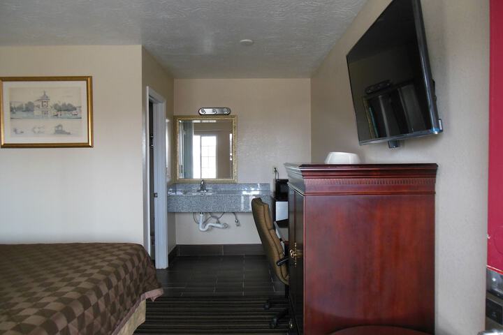Room 25 of 48