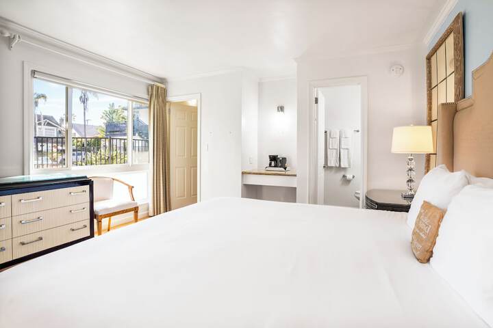 Room 12 of 32