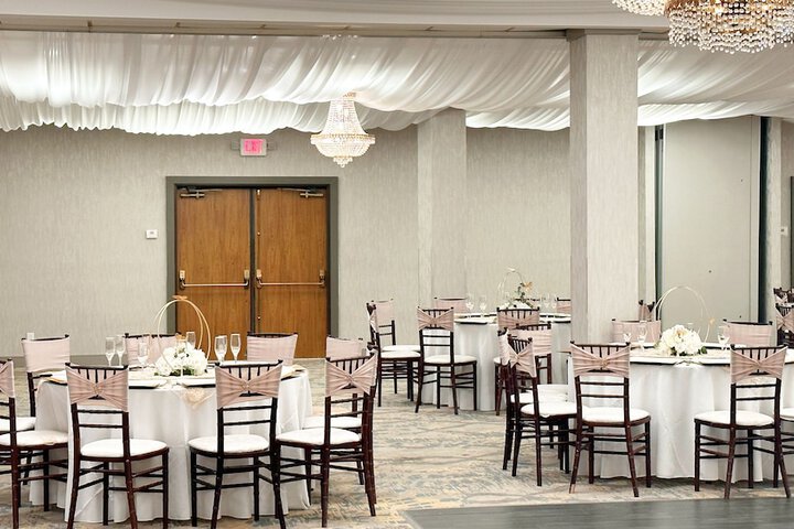 Ballroom/Hall 158 of 168