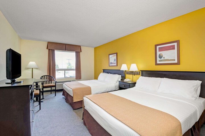 Super 8 by Wyndham Barrie South