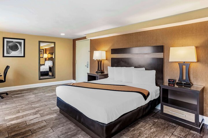 Room 32 of 49