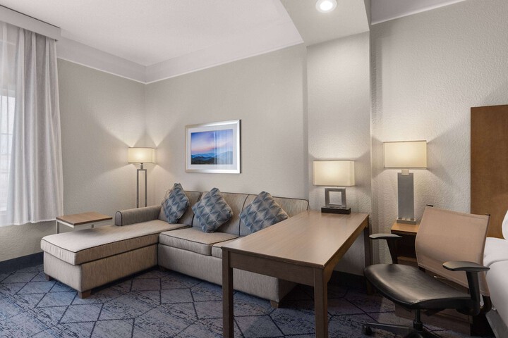 Room 32 of 47