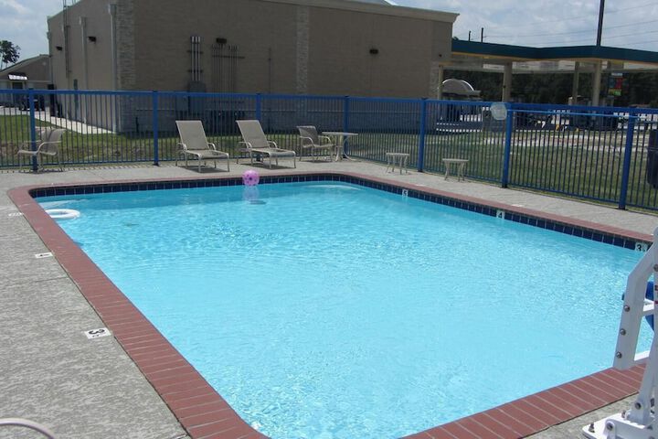 Pool 4 of 24