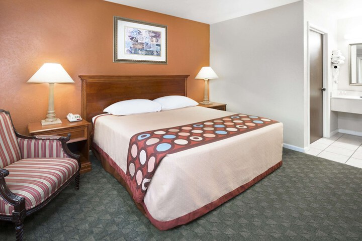 Room 14 of 23