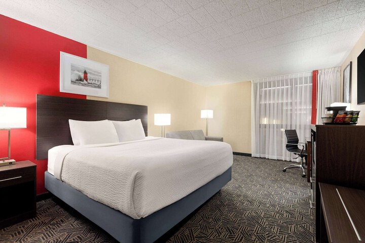 Room 35 of 65