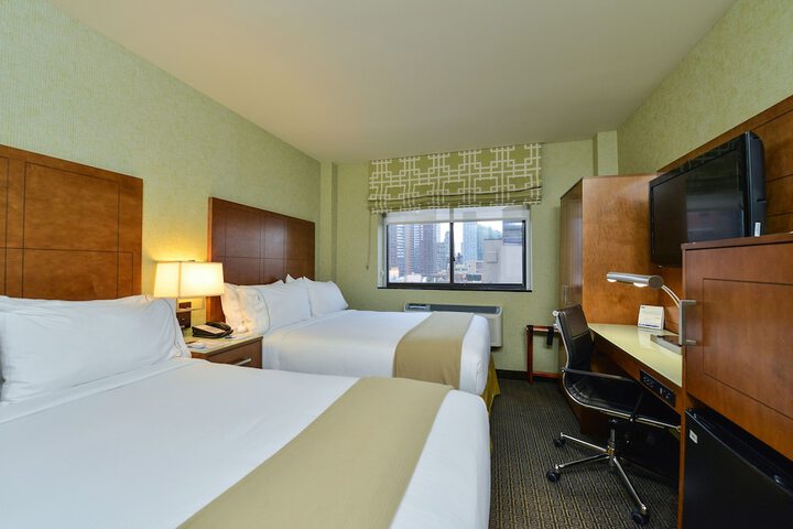Room 10 of 29