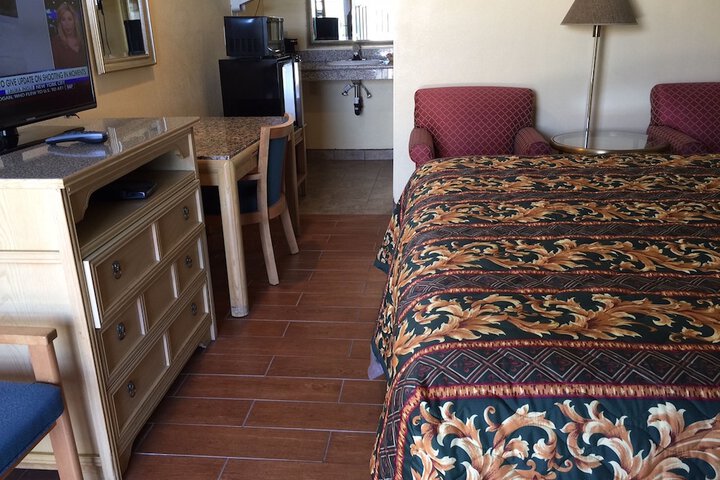 Room 10 of 25