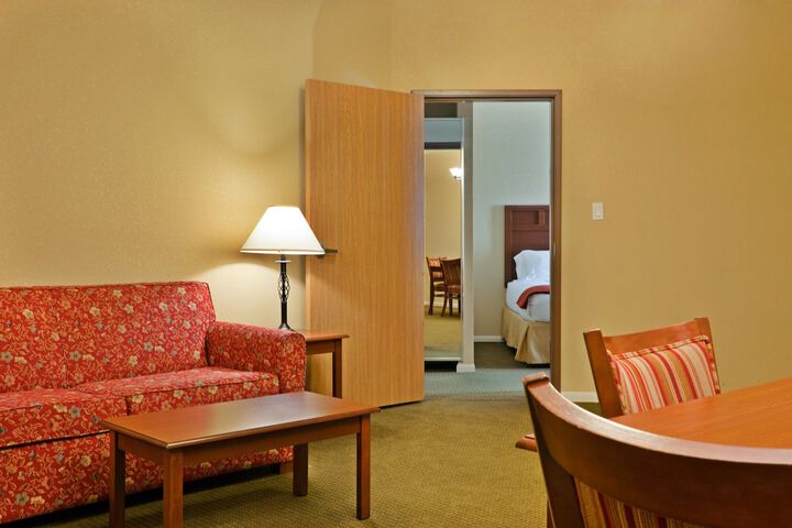 Room 25 of 33
