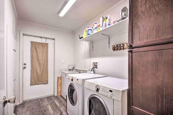 Peaceful Portales Escape w / Patio & Grill!
